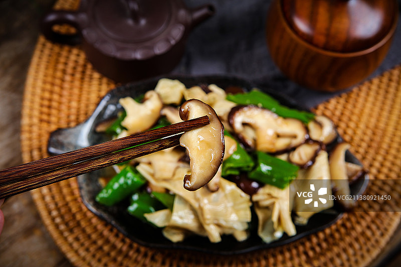 香菇烧腐竹图片素材