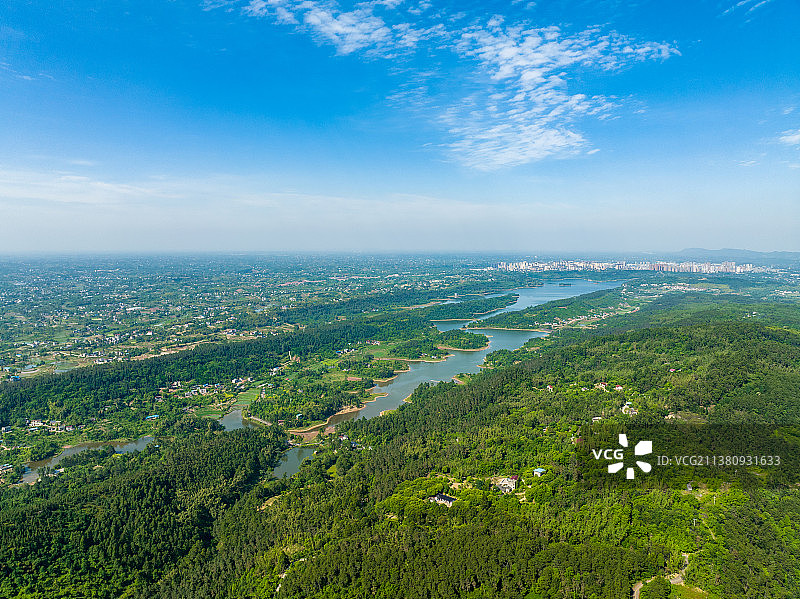 绿水青山蓝天白云下的古宇湖全景图片素材