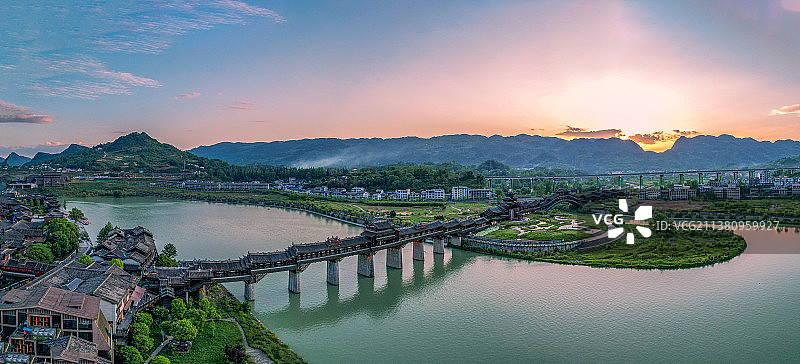 重庆市黔江濯水古镇风雨廊桥，世界第一风雨廊桥图片素材