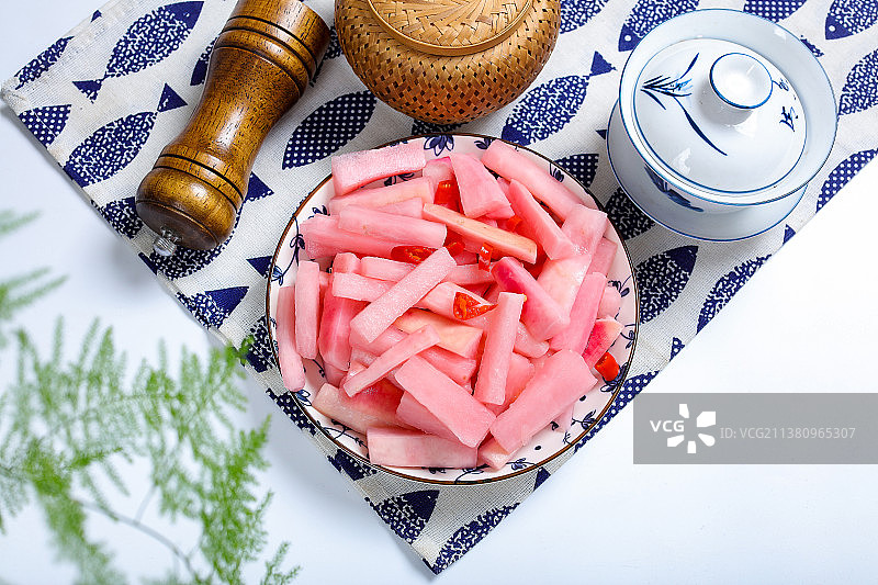 美味劲脆的腌萝卜条图片素材