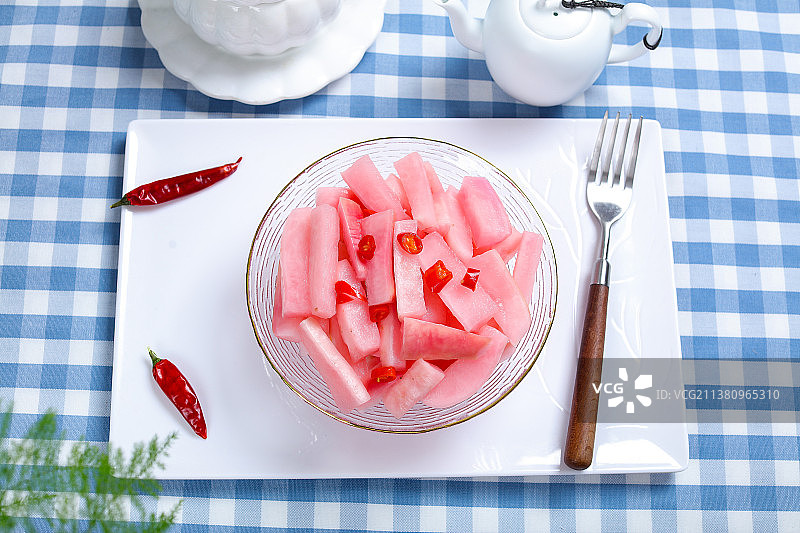 美味劲脆的腌萝卜条图片素材