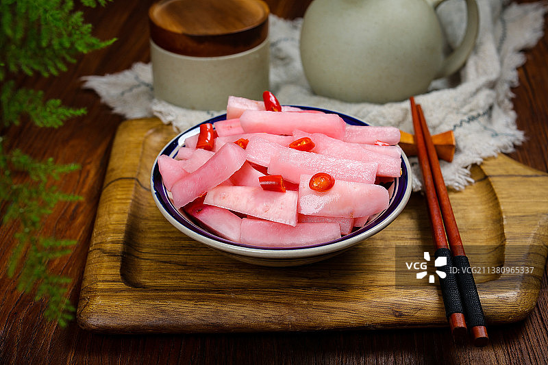 美味劲脆的腌萝卜条图片素材