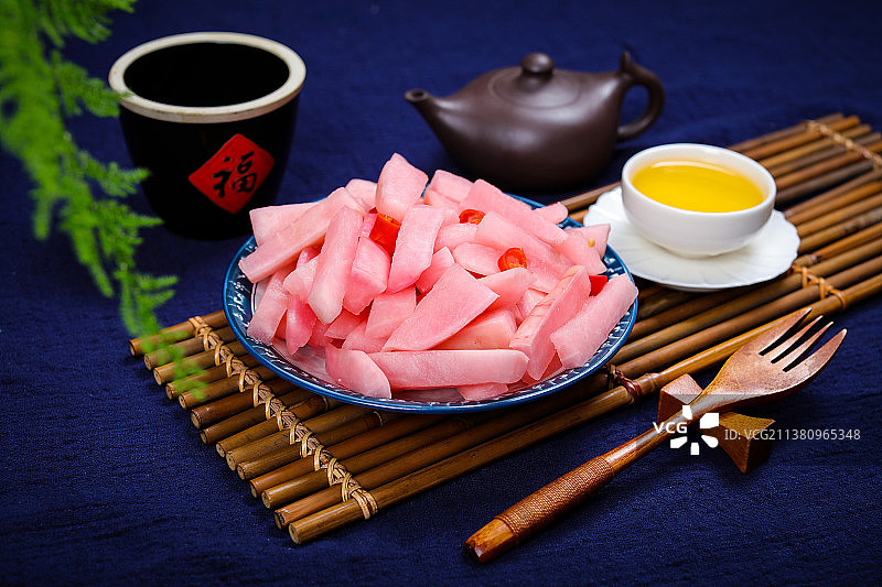 美味劲脆的腌萝卜条图片素材