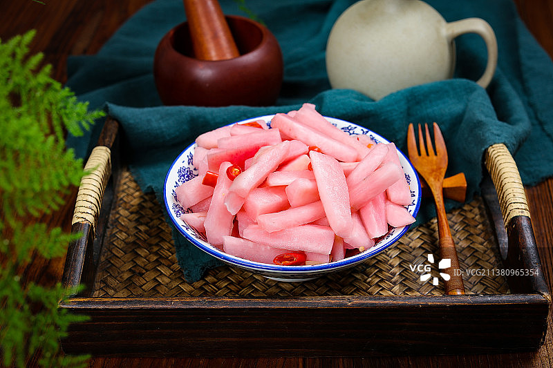 美味劲脆的腌萝卜条图片素材