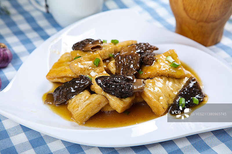 羊肚菌烧豆腐图片素材