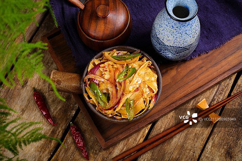 洋葱炒牛板筋图片素材