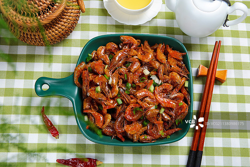 鲜美诱人的油炸小虾图片素材