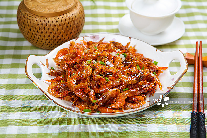 鲜美诱人的油炸小虾图片素材