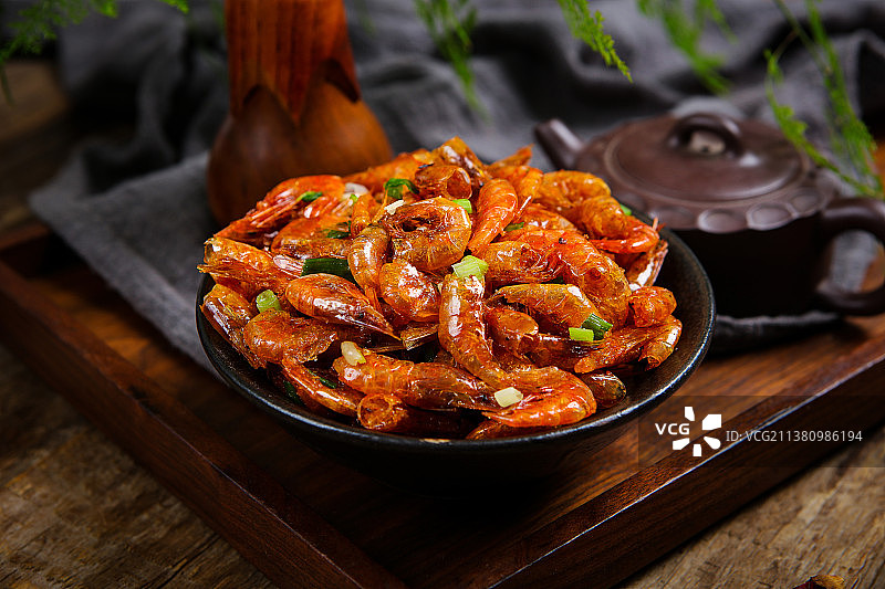 鲜美诱人的油炸小虾图片素材