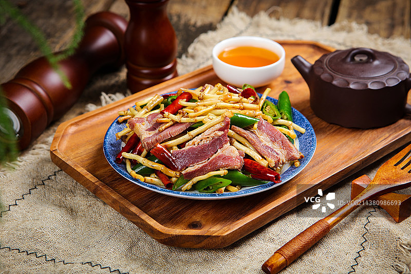 鱼腥草炒腊肉图片素材