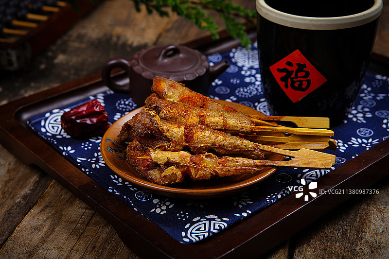 美味酥脆的炸串小鱼图片素材