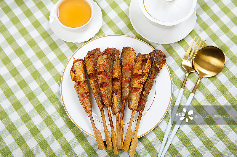 美味酥脆的炸串小鱼图片素材
