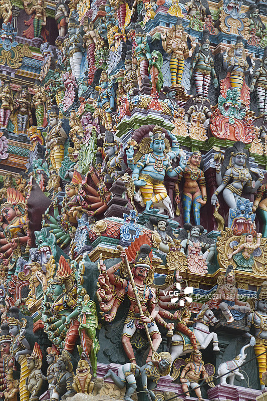 印度神祇的灰泥雕像装饰着塔门图片素材