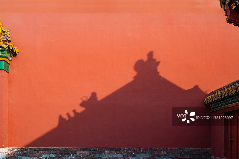 北京故宫紫禁城红色宫墙金色琉璃瓦图片素材