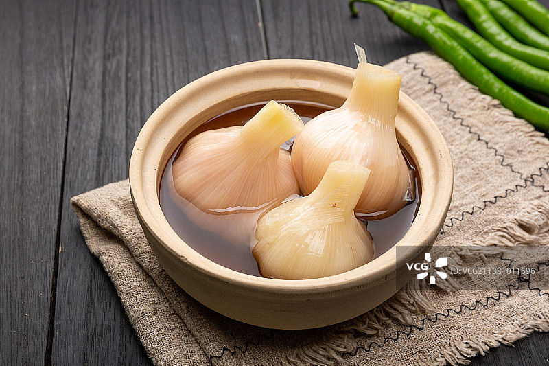 农家手工腌制的糖蒜图片素材