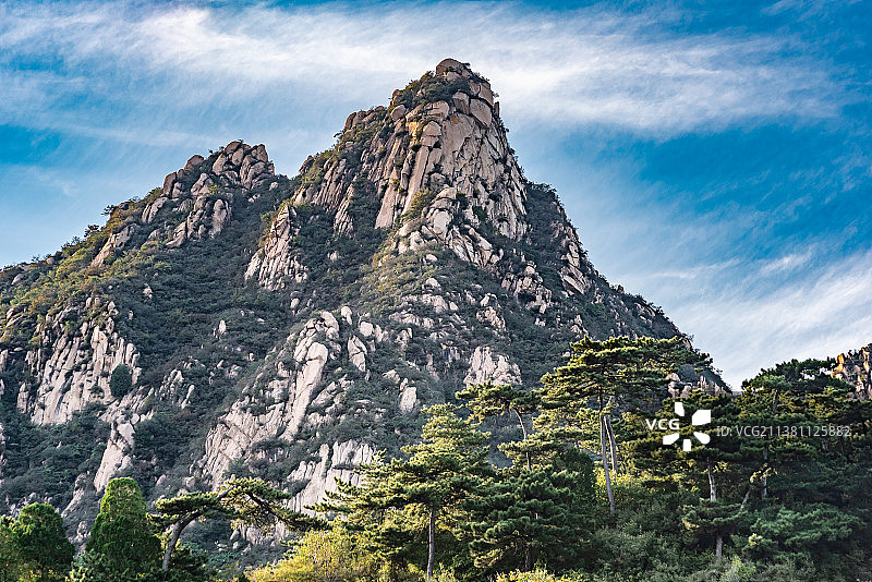 北京昌平铁壁银山与迎客松图片素材
