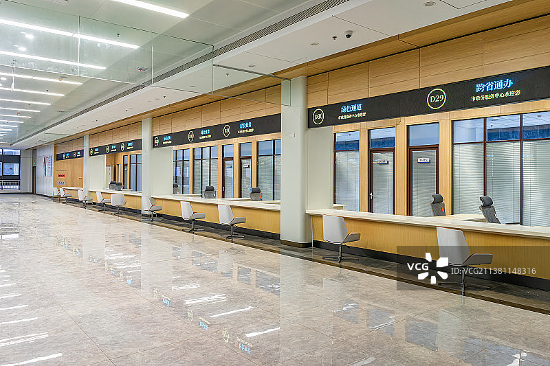 中国市民之家市政服务大厅，社会保障卡服务网点室内环境拍摄主题，营业厅和柜台服务窗口，室内无人图像摄影图片素材
