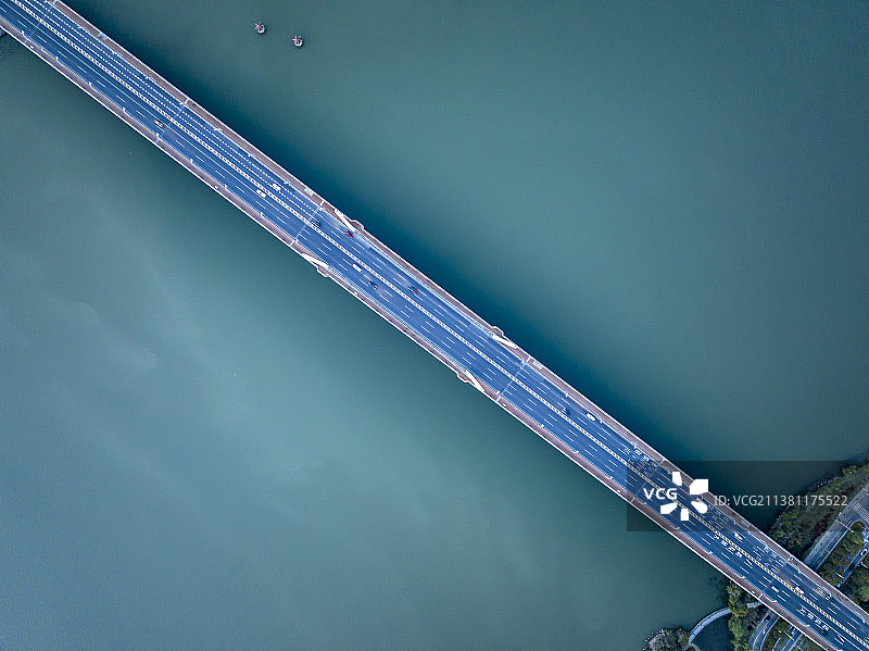 航拍视觉下的蠡湖大桥无锡地标蠡湖边图片素材