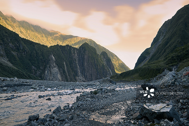 新西兰南岛，世界著名的“福克斯冰川小镇”和福克斯冰川图片素材