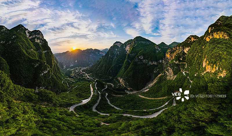 重庆巫山下庄天路图片素材