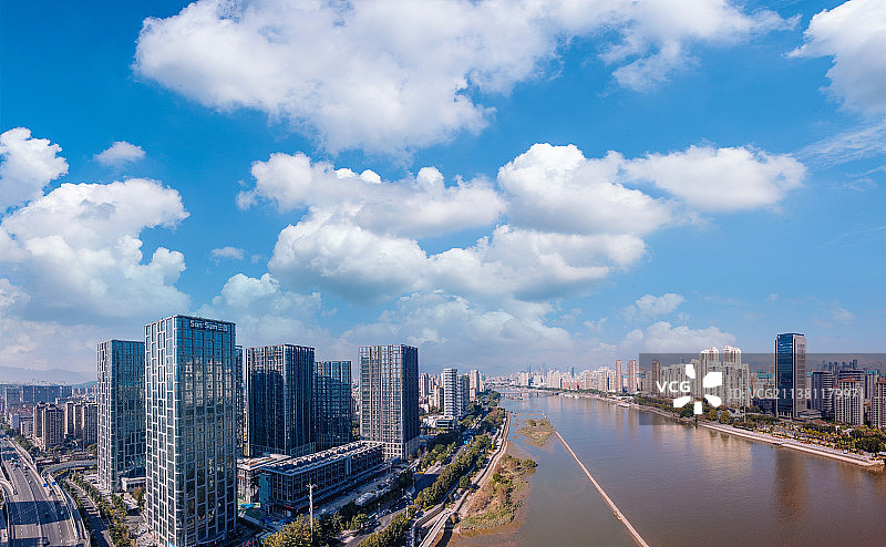 福州 地标航拍 鳌峰大桥 仓山区 建行大厦图片素材