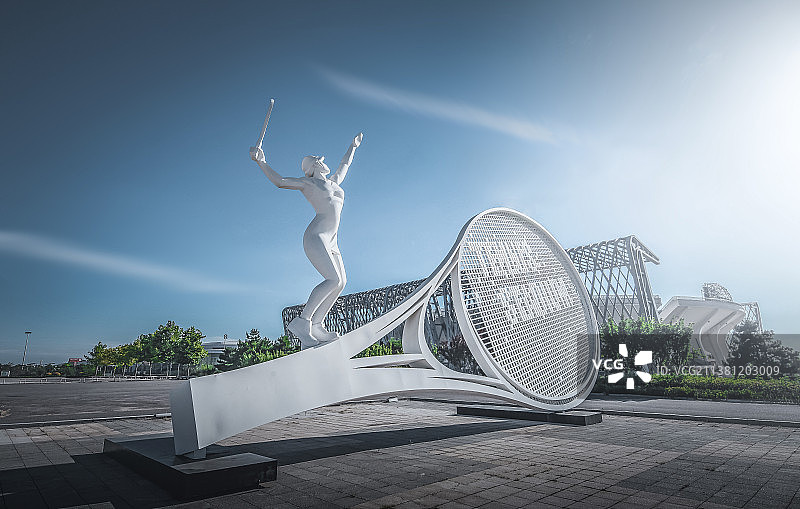 中国辽宁大连体育中心网球场雕塑图片素材