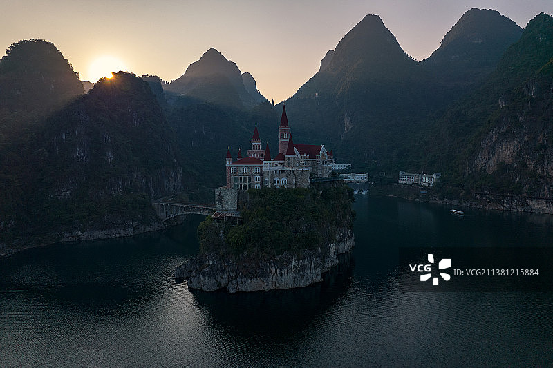 贵州省黔西南州兴义市万峰湖吉隆堡景区图片素材