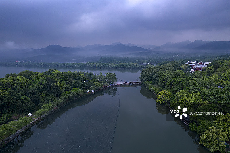 杭州西湖西泠桥雨后初霁航拍图片素材