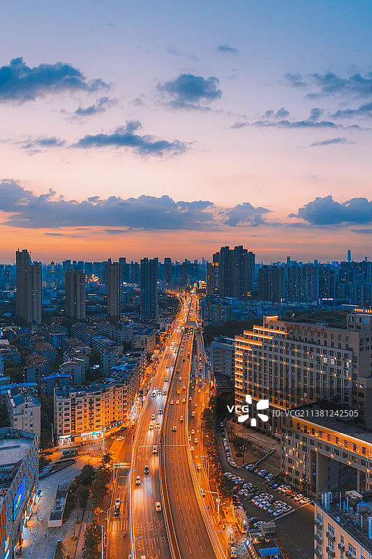 武汉洪山区雄楚大道。图片素材