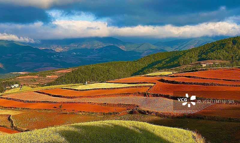 五月到东川赴一场越野与红土地的约会图片素材