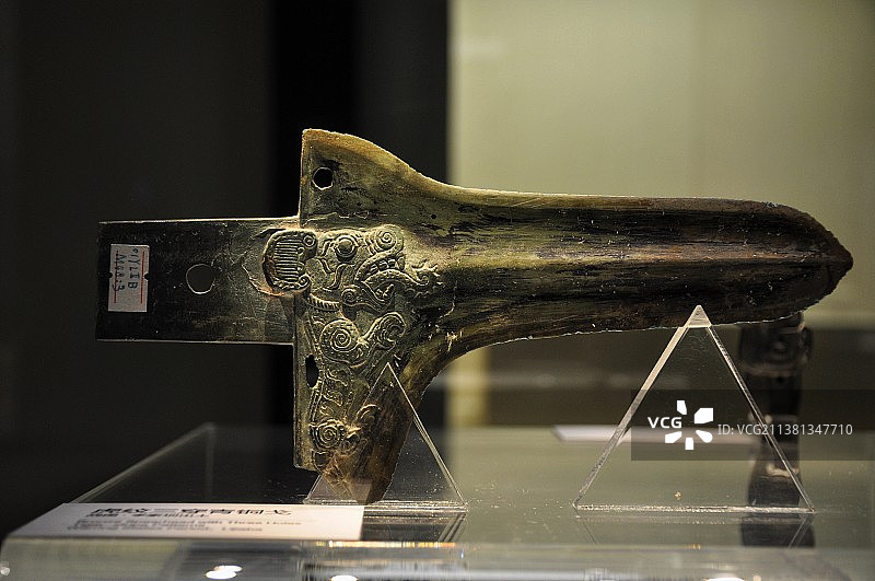 重庆云阳博物馆虎纹青铜戈图片素材
