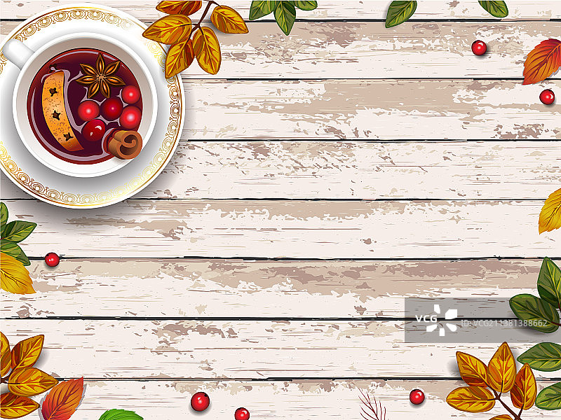 木质背景上的秋叶和热红酒图片素材