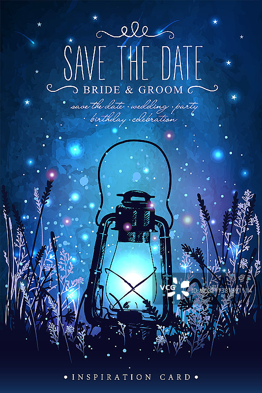 草地上带有魔法的复古灯笼图片素材