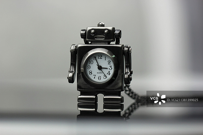 机器人形状的计时器石英表图片素材
