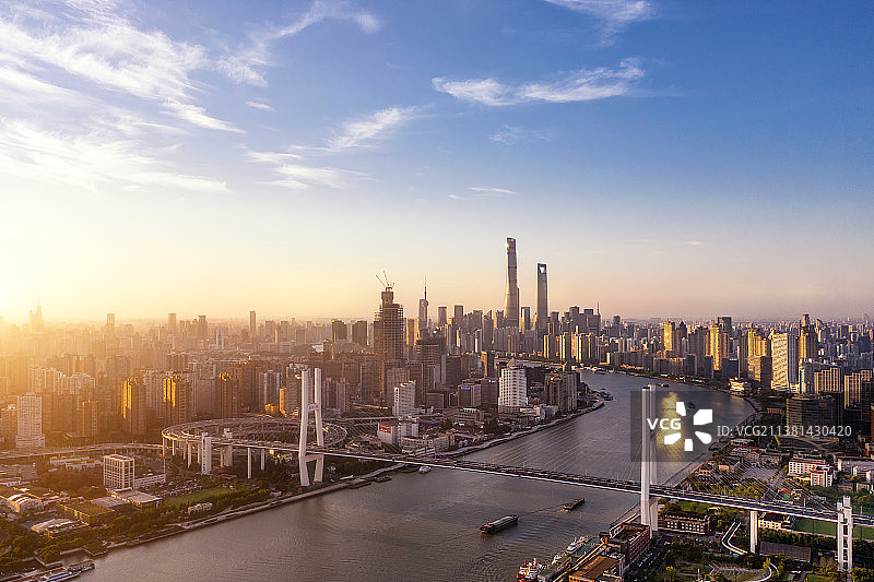 航拍日落时分的浦江两岸图片素材