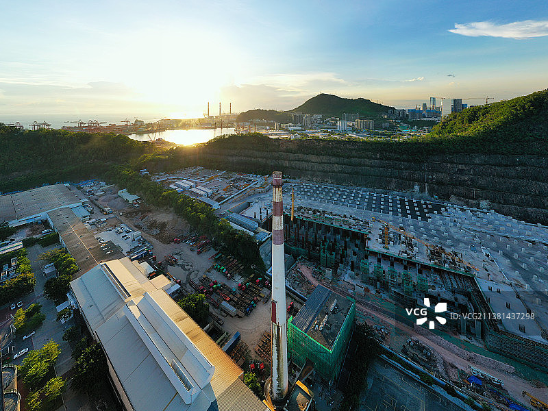 广东省深圳市南山区蛇口集装箱码头和价值工厂航拍图片素材