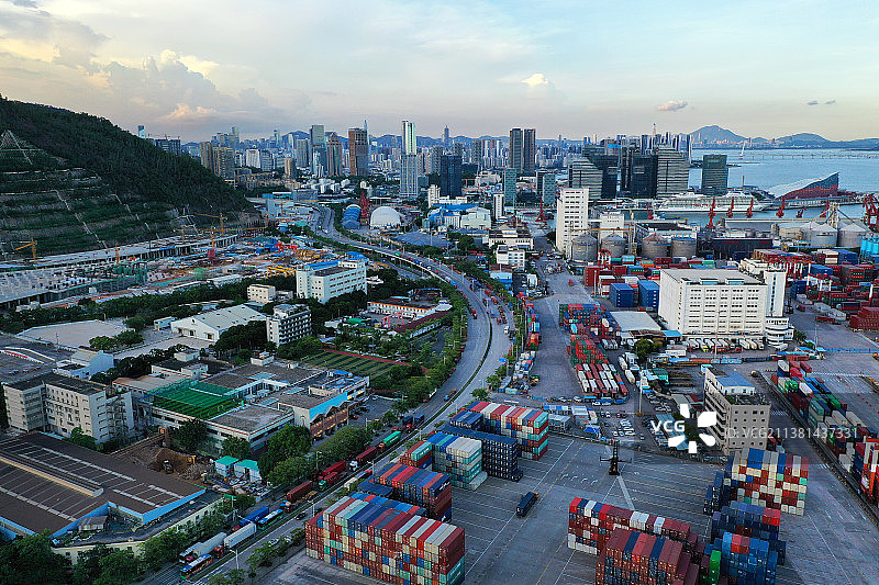 广东省深圳市南山区蛇口集装箱码头和价值工厂航拍图片素材