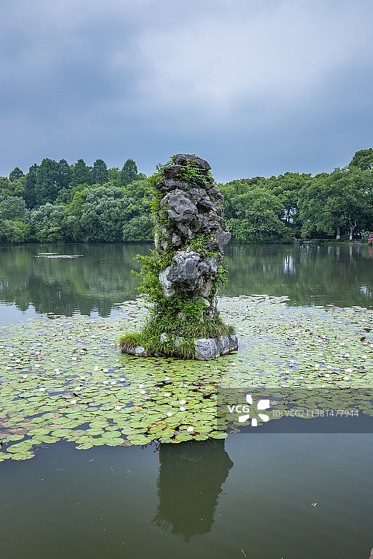 杭州西湖小瀛洲上的假山图片素材