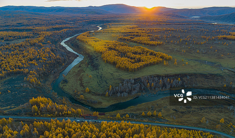 阿尔山不冻河谷的秋天图片素材