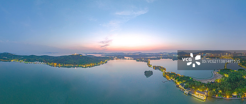 太湖周边建筑群图片素材