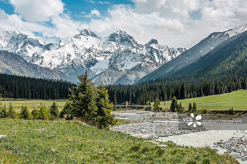 夏塔古道-天山托木尔峰图片素材