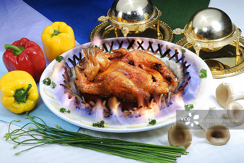 火烧茅鸡    鸡味香醇--图片素材