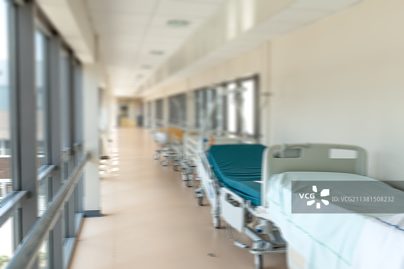 医院走廊的病床图片：没有医务人员或病人图片素材