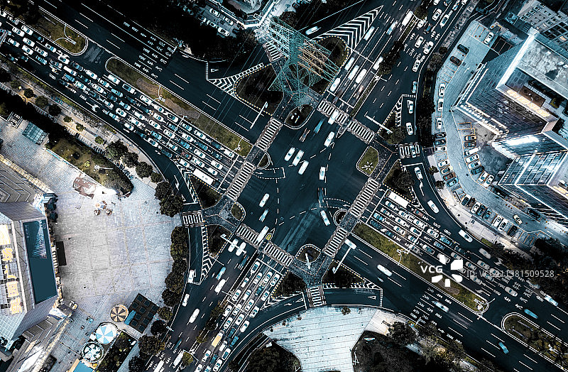 航拍城市道路十字路口车流   灯光 摄影  广东 江门市图片素材