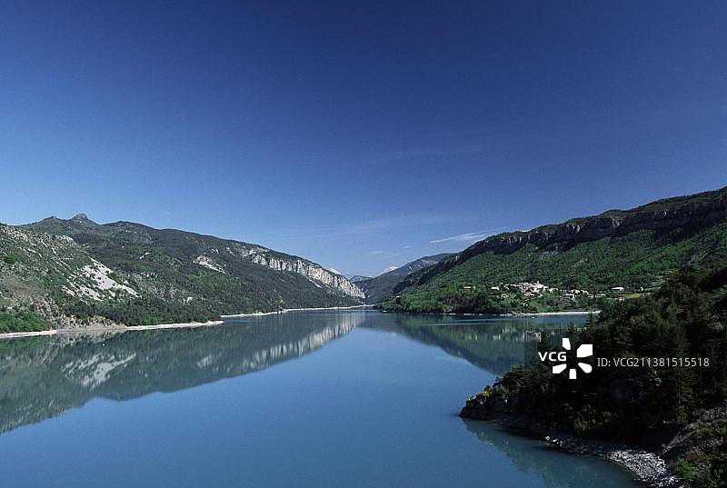 法国南部普罗旺斯卡斯泰拉纳的韦尔东水库图片素材