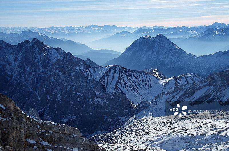 德国巴伐利亚阿尔卑斯山楚格峰风光图片素材