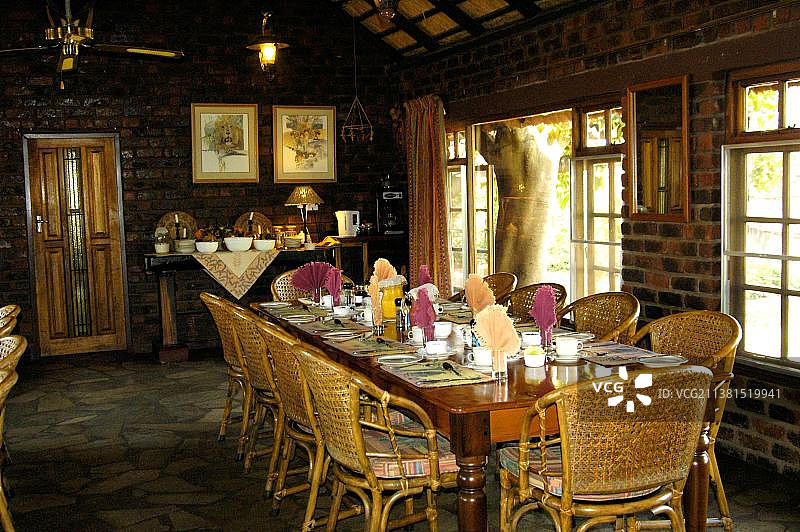 南非克鲁格国家公园早餐餐桌图片素材