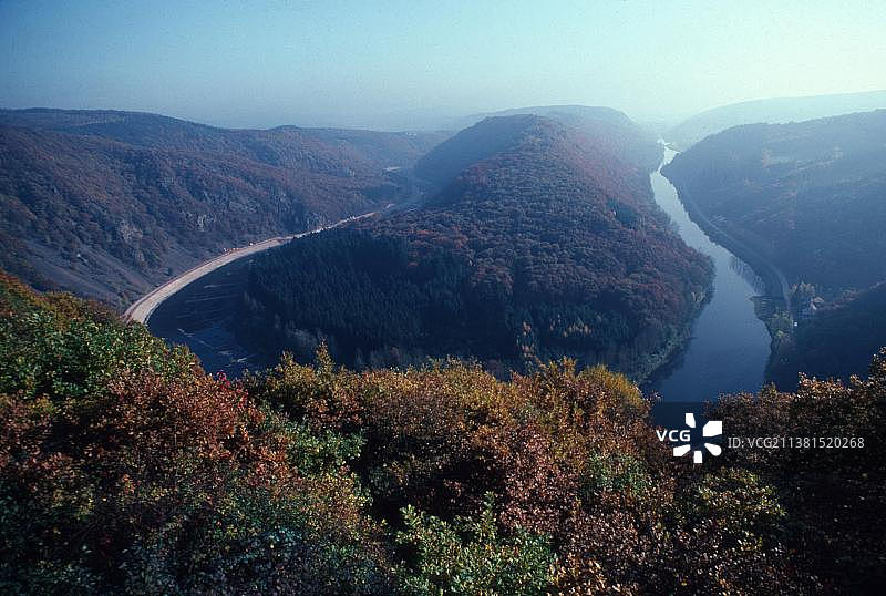 德国奥尔肖尔茨附近的萨尔河弯道图片素材