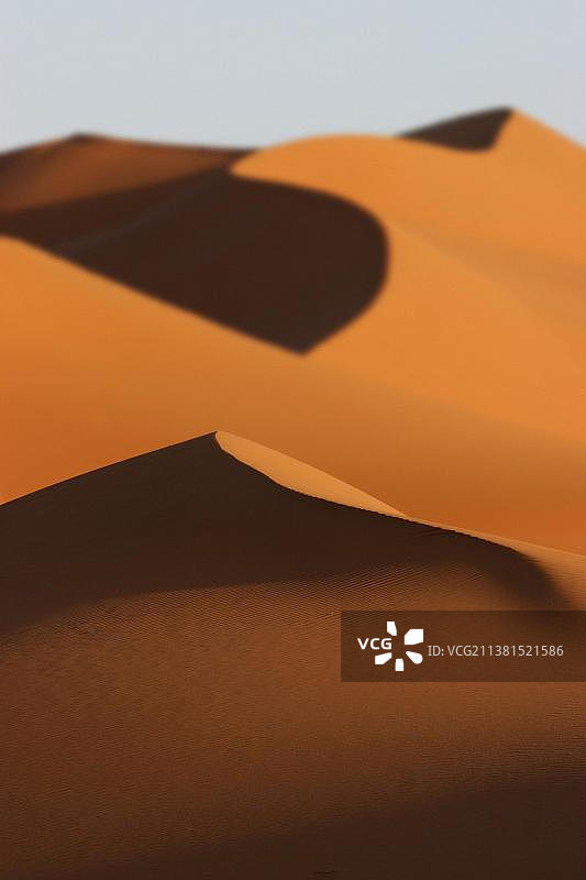 摩洛哥撒哈拉沙漠起点的红色沙丘图片素材
