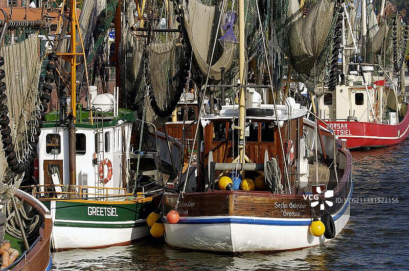 德国格雷齐尔港口的虾切割机图片素材